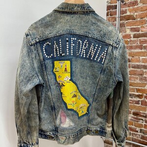 Chaqueta vaquera de cactus "CALIFORNIA" pintada a mano y adornada con adornos de los años 90/talla S de hombre o L de mujer