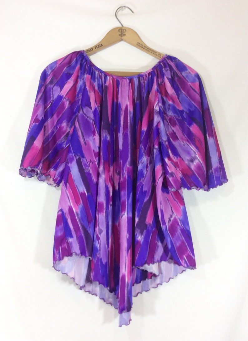 Womens Vintage Stretchy Purple Poly Short Sleeve Top with Asymmetrical Hem size ML