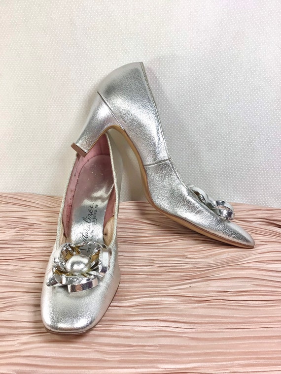 1960s Silver Chunky Heel Mod Pumps with Silver Flower… Gem
