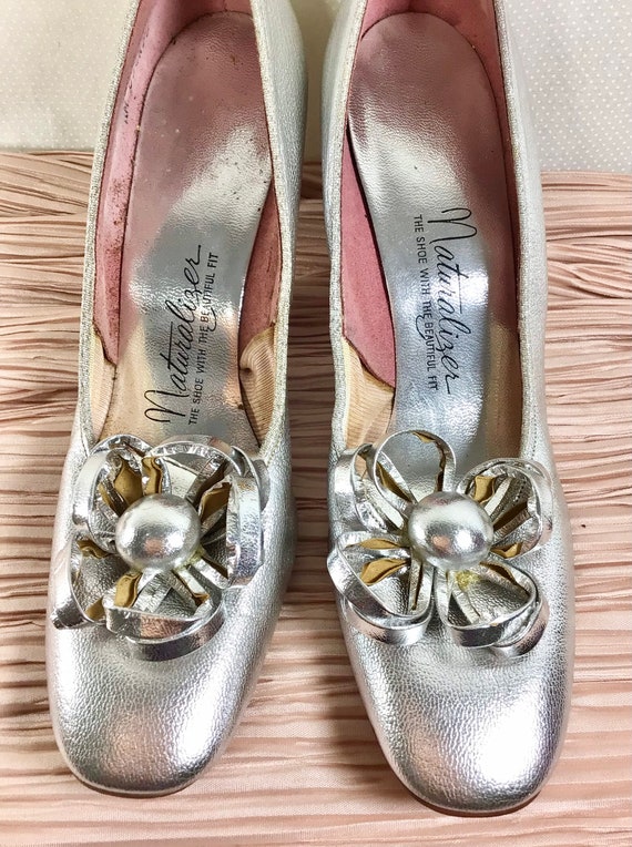 1960s Silver Chunky Heel Mod Pumps with Silver Flower… Gem