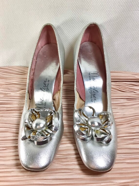 1960s Silver Chunky Heel Mod Pumps with Silver Flower… Gem