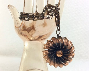 1960s Copper Daisy Spinner Pendant Necklace