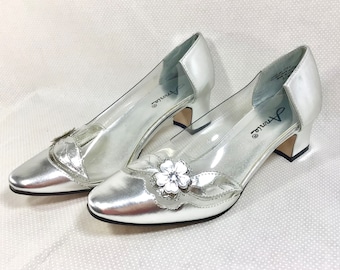 1980s Chunky Heel Silver Leather and Clear Acrylic Pump by Annie size 6.5