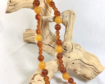 1940s Butterscotch Amber Bakelite Beaded Necklace with Hidden Screw-In Clasp