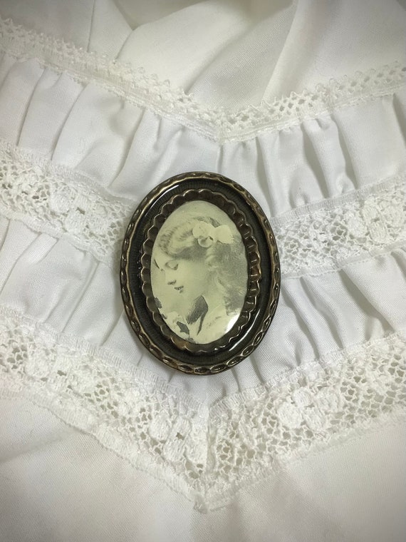 Vtg Frame Brooch with Black and White Photo of Be… - image 7