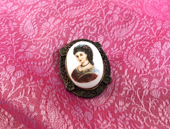 1970s Porcelain Painted Brunette Victorian Lady C… - image 8