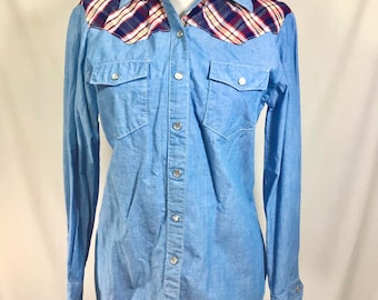 1970s Cotton Chambray Western Shirt with Plaid Yoke and Pearl Snap Buttons size S/M