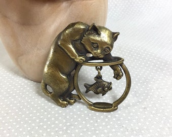 Vtg Brass Cat Brooch with Playful Fish Charm and Antique Finish