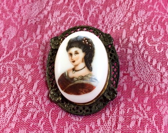 1970s Porcelain Painted Brunette Victorian Lady Cameo Brooch with Antiqued Filigree Setting