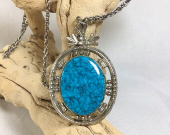 Vtg Faux Turquoise Southwestern Oval Pendant Necklace on 20” Chain