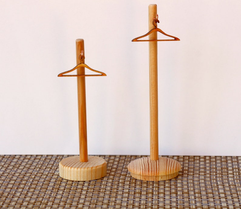 mini doll stand