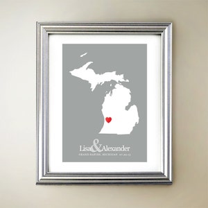 Art vertical personnalisé de carte de coeur du Michigan - Noms personnalisés, cadeau de mariage, fiançailles, date d'anniversaire