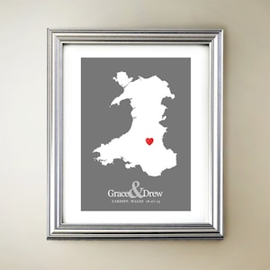 Carte cardiaque verticale personnalisée du Pays de Galles - Prénoms personnalisés, cadeau de mariage, fiançailles, date d'anniversaire