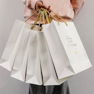 100pcs Paper bag custom package bag with Logo Colorful Style A personalized logo shopping Paper Bag handholder custom gift bags tote bag