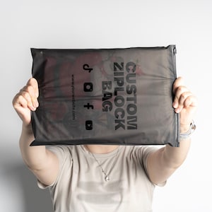 衣類の梱包用のカスタム高品質ブラックマットジッパーバッグ、カスタムパッケージバッグ、ジッパーバッグ、封筒