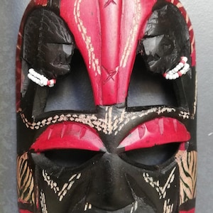 african mask Maasai Kenya