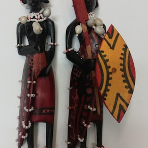Massai-Figuren aus Holz geschnitzt aus Kenia