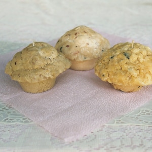 Banana Nut Muffin Candle ©