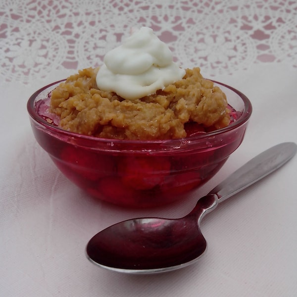 Raspberry Crumb Dessert Candle ©