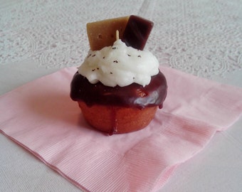 S'mores Cupcake Candle ©