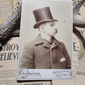 Antike Fotografie, Ausgefallene Schnurrbart Mann Zylinder Hut, Original Fotografie, Sepia Ton Fotografie, Kabinett Karte Fotografie, Wand Kunst Dekor