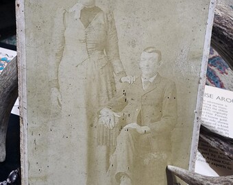 Foto de gabinete de pareja de novios antiguos, arte de pared en tono sepia