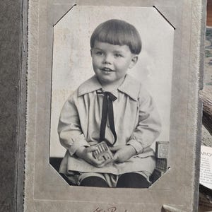 Antike Fotografie, kleiner Junge Fotografie, Original Junge Fotografie, Sepia Ton, Kabinett Karte Fotografie, Wand Kunst Dekor