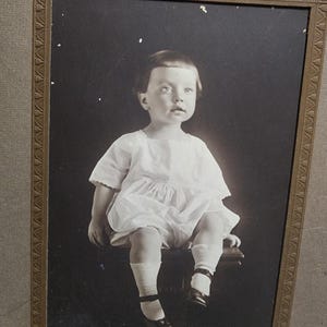 Fotografías antiguas de gran tamaño, fotografía de niña pequeña, fotografía original en blanco y negro, tono sepia, fotografía de gabinete, decoración de pared