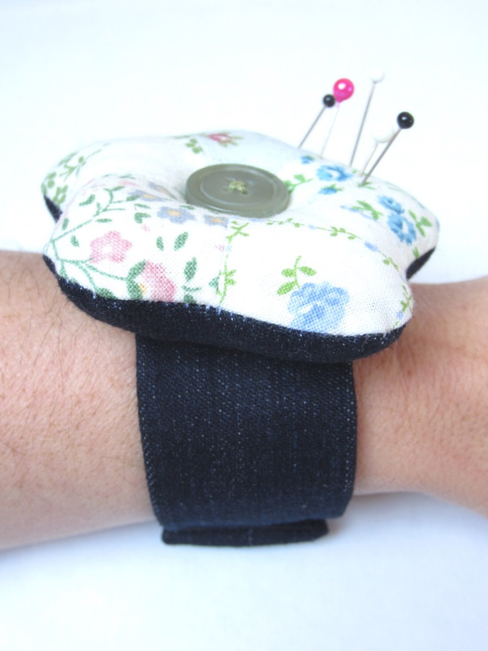 Wrist Pin Cushion Sewing Pattern Pdf Cuff Pincushion to Make Etsy