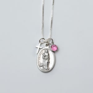Sainte Sainte Agathe avec petit collier croix en argent - Pierre de naissance ou perle personnalisée - Saint patron des infirmières, cancer du sein, bijoux de survivante