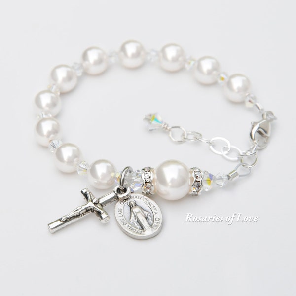 Cadeau de baptême bébé fille, bracelet chapelet de perles blanches, cristaux scintillants, baptême personnalisé, communion, marraine, mariage - toutes les tailles