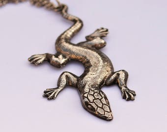 Vintage Lizard Gecko Pendant // Silver Tone Metal Pendant w/Chain  // 70's Vintage Costume Jewellery // Made in England