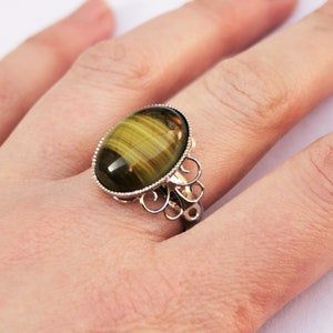Retro Marbled Olive Green Porphyr Statement Ring // Silver Plated Ring Shank // Adjustable Size // 1970&#39;s Vintage // Made in England