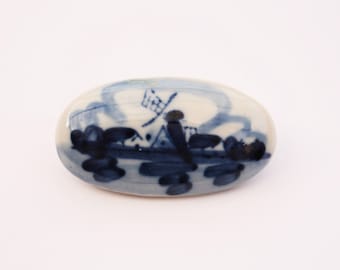 Broche de cerâmica vintage de Delft: cena de moinho de vento azul