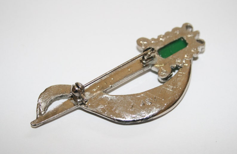 Vintage 1970/'s Pewter Celtic Sword Brooch w Emerald Green Glass Cabochon Ladies vintage costume jewellery Made in the UK Scottish