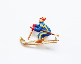Winter Skiier Brooch // 1970's vintage enameled brooch // Fun present // Made in the UK // Quirky accessories