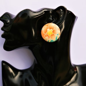 1960&#39;s Retro Floral Cabochon Earrings // Vintage Orange Flower Power Clip On Earrings // Lucite Plastic Resin Statement Earrings