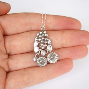 1970er Silber Grapevine Anhänger, 925 Sterling Silber Halskette, Dänischer Georg Jenson Style Anhänger, hübscher Blumenanhänger