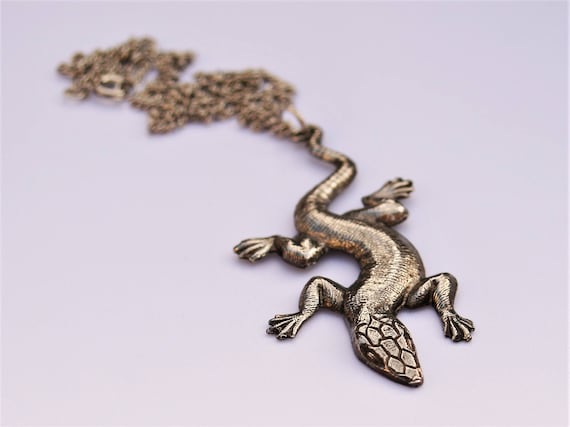 Vintage Lizard Pendant: Silver Tone Metal Gecko N… - image 1