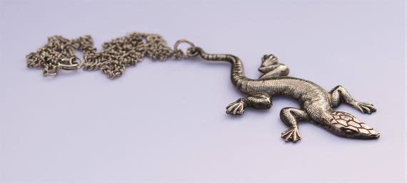 Vintage Lizard Pendant: Silver Tone Metal Gecko N… - image 4