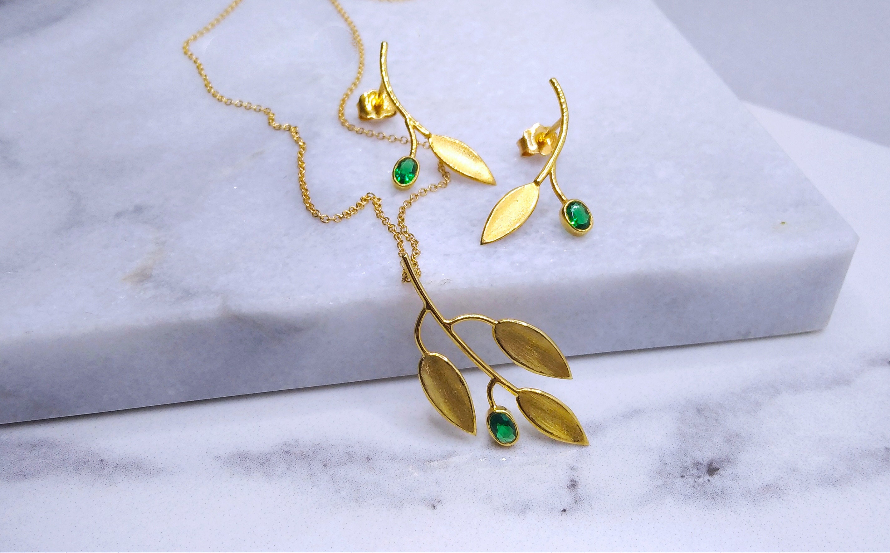 Hoja de olivo 14k oro rama colgante joyería oro amarillo Etsy