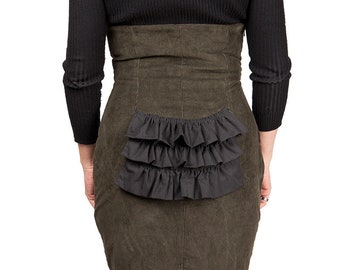 Pencil skirt with 3 ruffles in the back, high waisted, slit in the middle back, lined, zip on the side