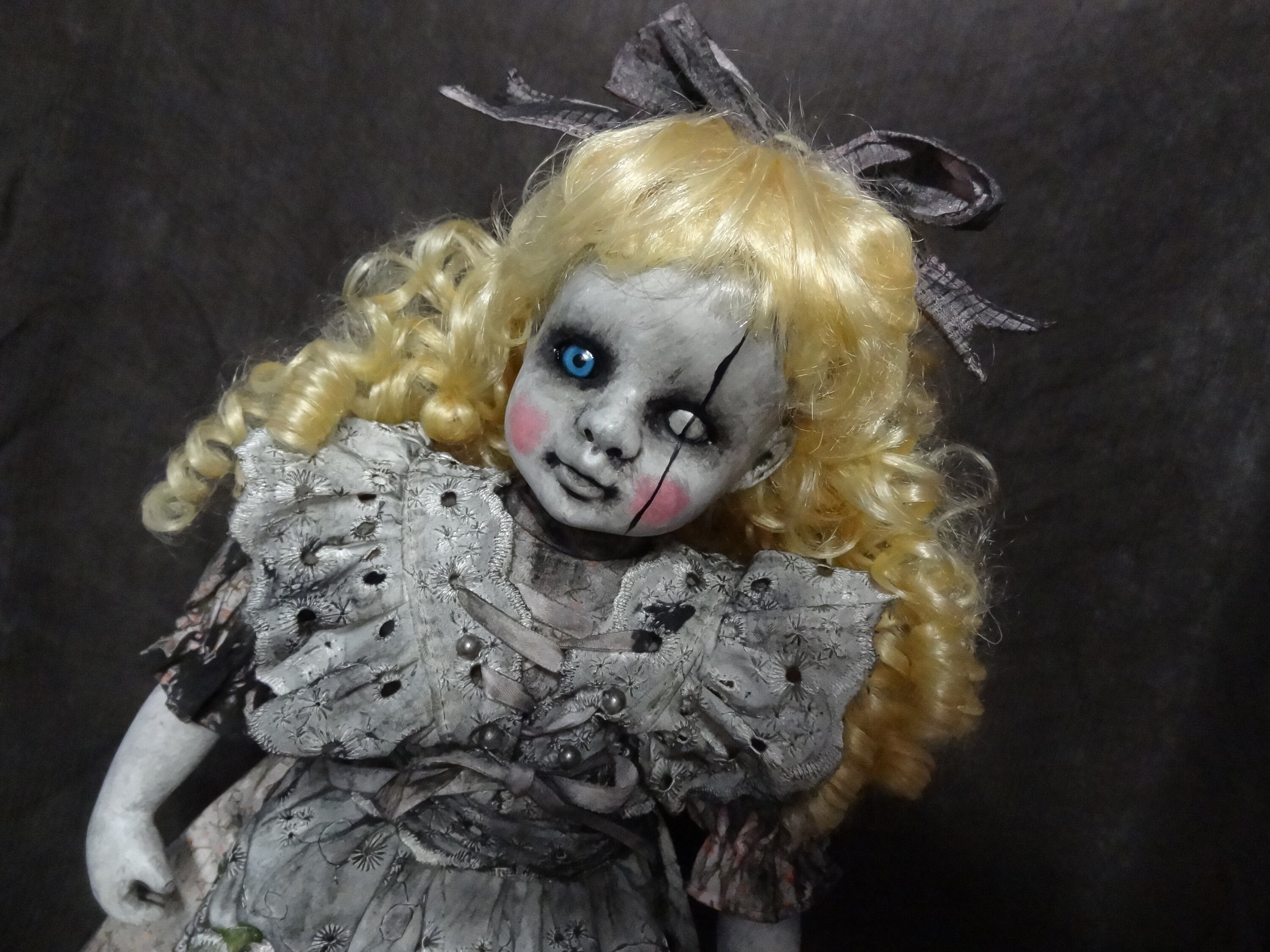Creepy Broken Porcelain Dolls creepy-broken-porcelain-dolls