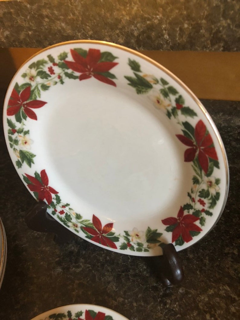 Gibson Everyday Christmas Dinnerware Gibson Poinsettia Holiday Pattern