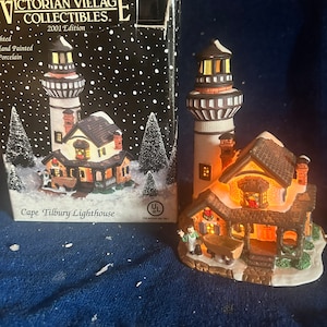 Victorian Village Collectibles “Cape Tilbury Lighthouse” 2001 Christmas Village Porcelain Lighthouse Maritime Decor Beach House Decoration