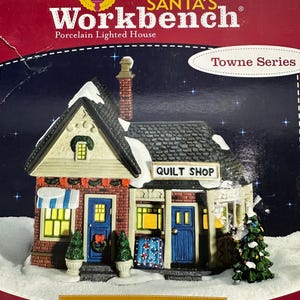 Santa’s Workbench “Front Porch Quilts” Towne Series Victorian Lighted House 2006 Christmas Village Quilt Shop Noel Village Quilt Craft Store
