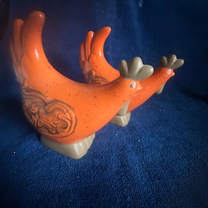 Primitive “Celebrate It” Ceramic Rooster Figures Set of 2 Farmhouse Kitchen Decor Country Chicken Decorative “Harvest Cosecha” Roosters