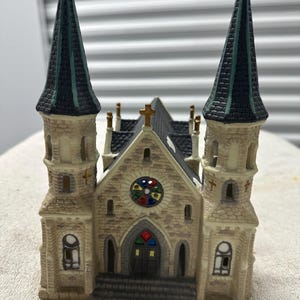 O'Well Dickens Keepsake Christmas Village Church: Lighted Porcelain Cathedral (1994)