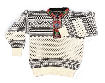 Cream and black  Norlaender children's sweater, made in Norway size 6