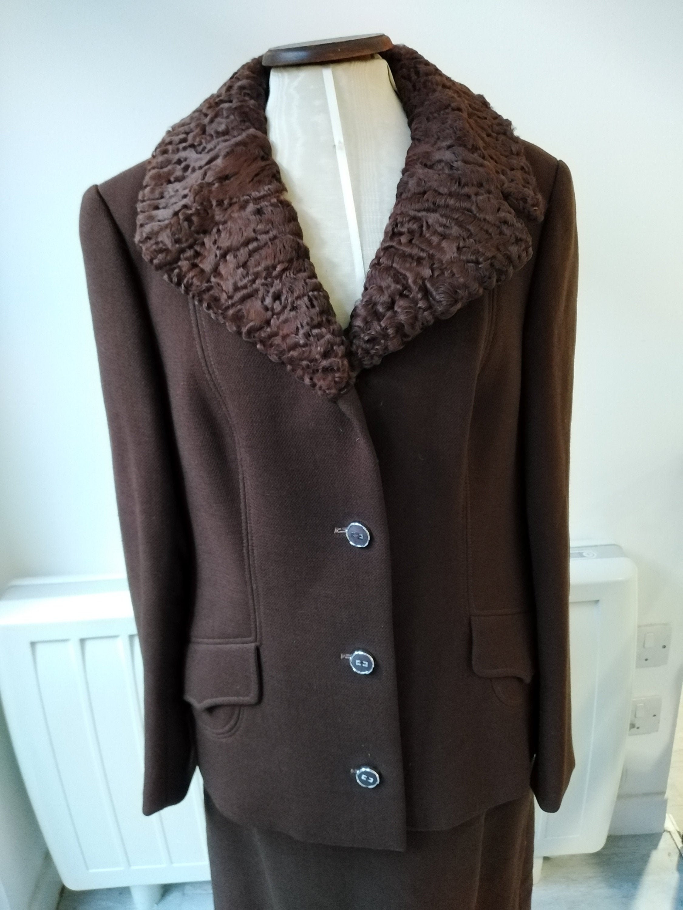 Image of Vintage S/S Brown Wool Skirt Suit With Curly Collar